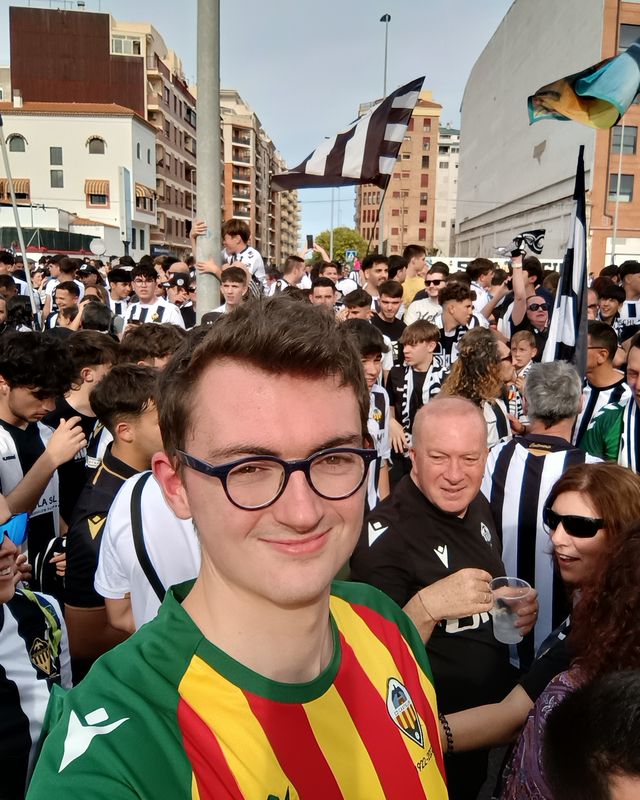 Henry celebrating with Castellón fans in the street